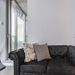 West Side Boutique 1Br Near Shopping Precinct!