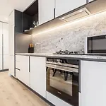West Side Trendy Dynamic Melbourne Cbd Lifestyle