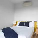 \'South Yarra Skyline\' A Mid-Century Modern Stay