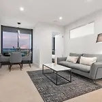 Elegant 2Br With Skyline And Wi-Fi & Parking