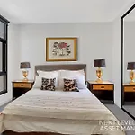 Modern Apartment On Courtney-02594
