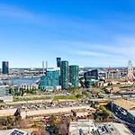 Trendy 2-Bed Apartment With Rooftop Terrace