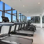 Trendy 2-Bed Apartment With Rooftop Terrace