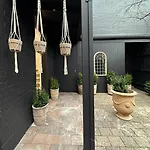 Stunning Townhouse - 10 Min To Cbd