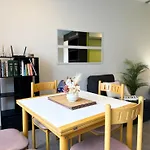 Qv Central Oasis Contemporary City Getaway