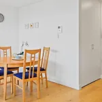 Cosy 1-Bed With Private Balcony By Showgrounds
