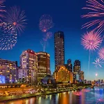 Luxury Melbourne Cbd Apt In Iconic Qt Building