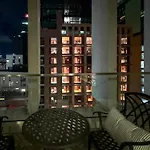 Luxury Melbourne Cbd Apt In Iconic Qt Building
