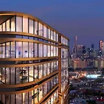 Chic 1-Bed With City Views Parking Gym & Pool