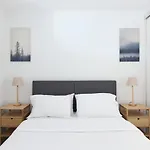Northside Rendezvous - A Stylish Couples\' Hideaway