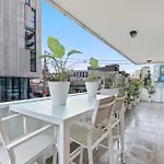 Sleek South Yarra 2-Bed With Alfresco Dining