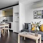 A Stylish 2Br Apt Next To Southern Cross With City Views