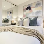 Sophisticated Designer Condo W City & Bay Views