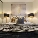 Luxury Sky-High Apt W Stunning Views & Parking