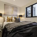Luxury Sky-High Apt W Stunning Views & Parking