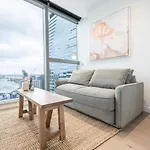 Irresistible 3Br2Ba Apt West Side Place