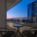 Pleasant &Bright 2Br2Ba Apt Footscray Pool