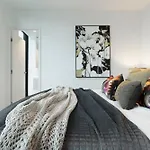 Sensational 270 Manhattan Views Opposite Crown