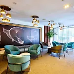 Southbank Retreat With Car Park Gym Pool & Hot Tub
