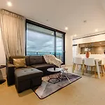 Luxury Living On Top Floors 3 Bedroom Melbournecbd