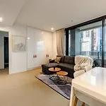 Luxury Living On Top Floors 3 Bedroom Melbournecbd