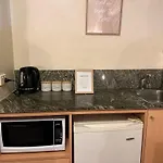 Acland Street Studio Apartment Free Parking