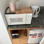 Acland Street Studio Apartment Free Parking