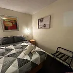 Acland Street Studio Apartment Free Parking