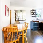 2Br Apartment In Parkville Steps From Royal Park