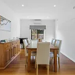 Spacious 3-Bed With Outdoor Dining Near Airport