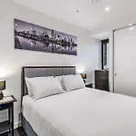 Contemporary 1-Bed Apartment With Pool And Gym