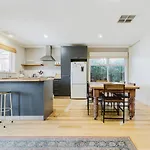 \'Tangerine Gleam\' Cheerful Inner-City Family Abode