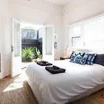 Spacious, Stylish House With Private Courtyard Near Shops, Cafes, Beach And Tram