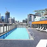 Marvel Stadium Apartment With Rooftop Pool And Free Parking