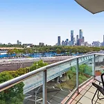 Spacious 3-Bed Apartment By The Mcg