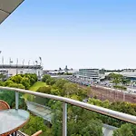 Spacious 3-Bed Apartment By The Mcg