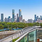 Spacious 3-Bed Apartment By The Mcg