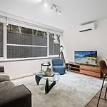 Urban Oasis In Toorak