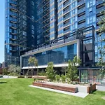 13D Stylish Abnb Property With Local Flair With Free Parking, Tramstop