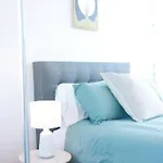13D Stylish Abnb Property With Local Flair With Free Parking, Tramstop