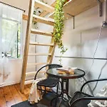 Carlton- Loft Studios To Two Bedroom Loft 2 4Pax