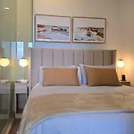 Gorgeous 1 Bed Exec South Yarra With Workspace