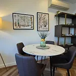 Gorgeous 1 Bed Exec South Yarra With Workspace