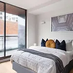 A Modern & Spacious 2Br Apt Near Melbourne Uni