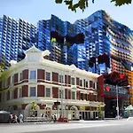 A Modern & Spacious 2Br Apt Near Melbourne Uni
