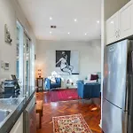 Brighton Chic Pet Friendly Near Beach & Train