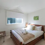 Brighton Chic Pet Friendly Near Beach & Train