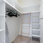 Brighton Chic Pet Friendly Near Beach & Train