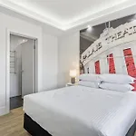 Elegant St Kilda Studio Close To The Beach