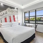 Elegant St Kilda Studio Close To The Beach